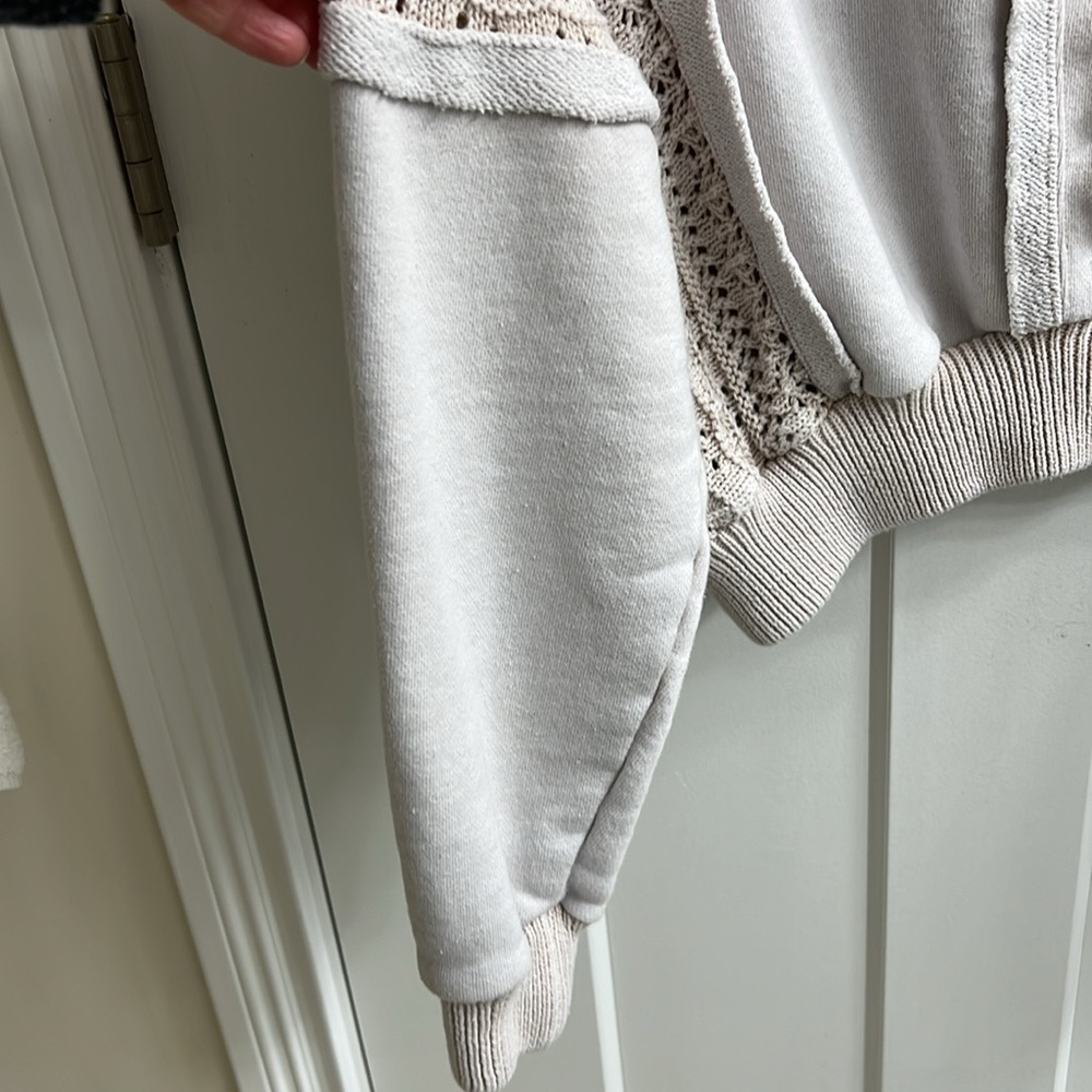 Altar’d state sweatshirt - Picture 5 of 5